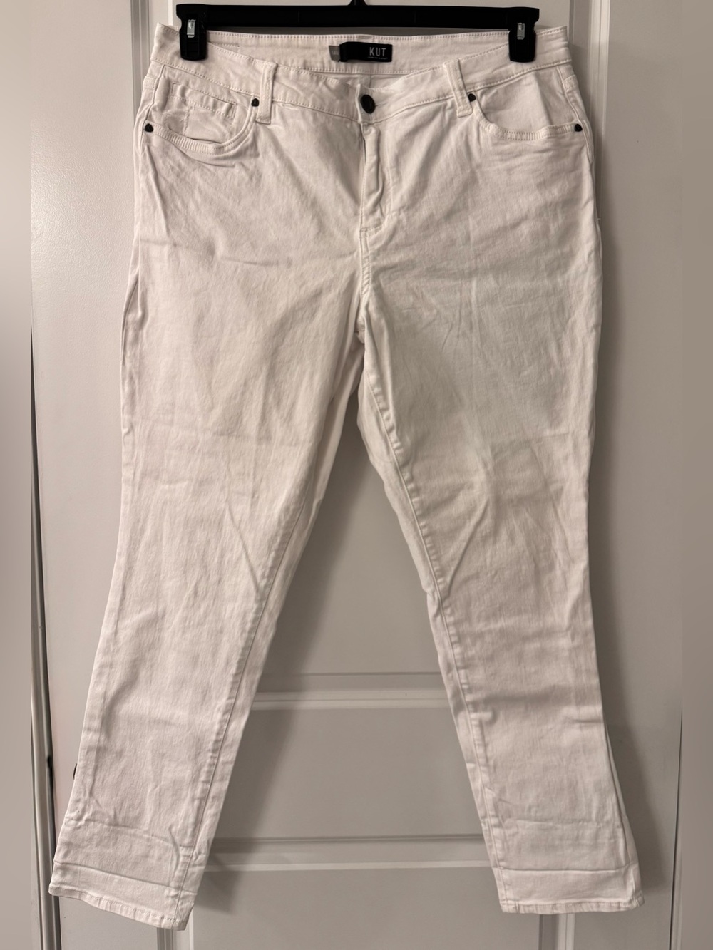 #1918 - Kut from the Kloth Catherine Boyfriend Short White Denim Jeans KP494GA2